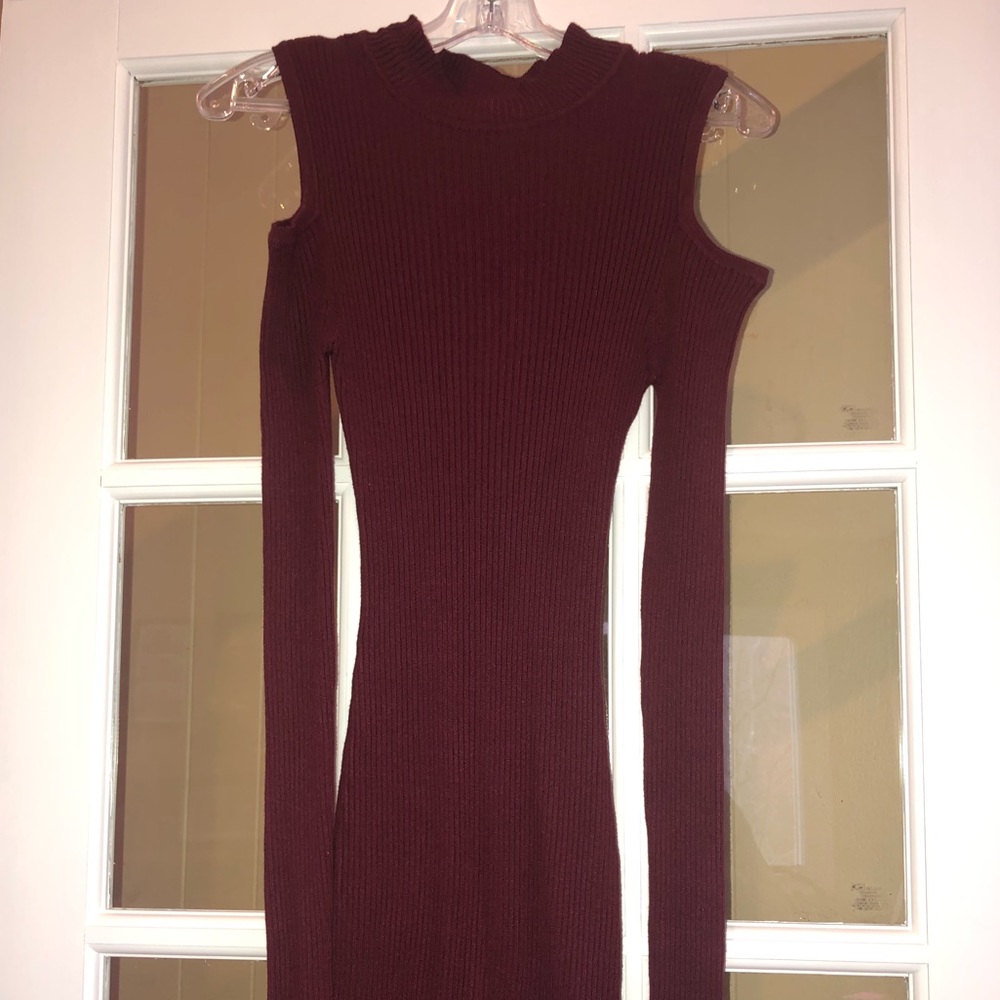 Maroon Cold Shoulder Midi Dress